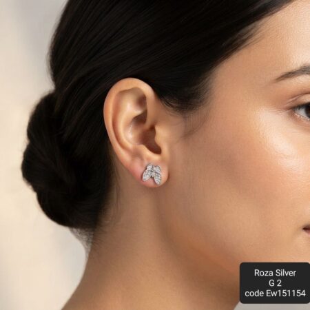 حلق فضة عيار 925 بناتي بتصميم مميز وأنيق مرصع بفصوص لامعة، مثالي لأي مناسبة.